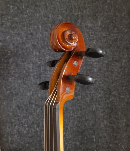Close-up of a violin's fiddle head with a dark gray background